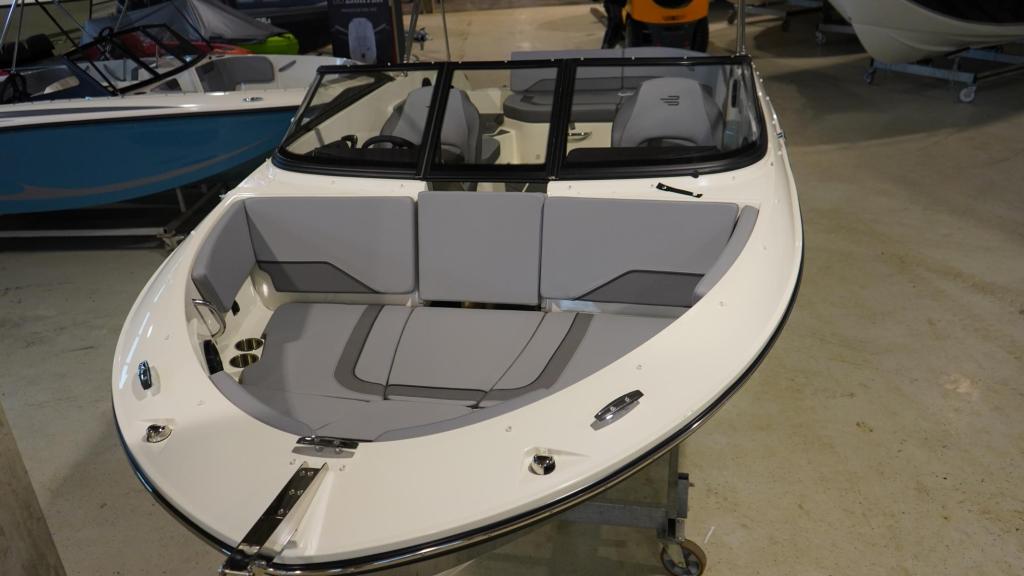 V20 Bowrider mit 225 PS