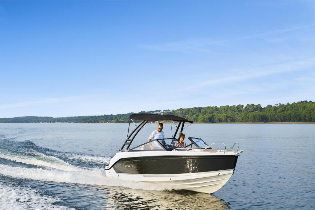 Activ 605 Bowrider mit 115PS und Trailer