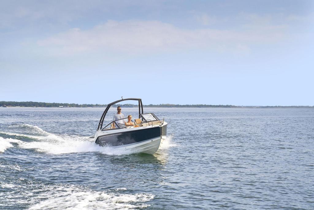 Activ 605 Bowrider mit 115PS und Trailer