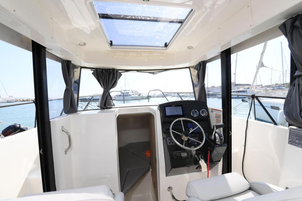 Captur 805 Pilothouse mit 225 PS