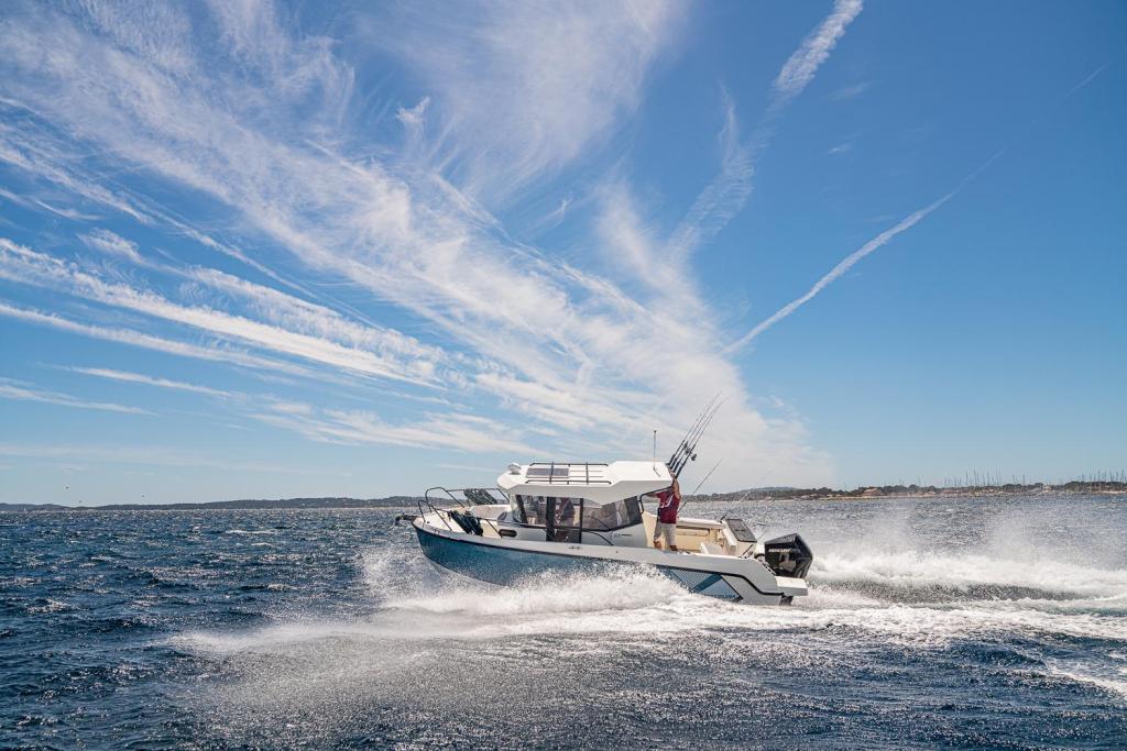 Captur 805 Pilothouse mit 225 PS