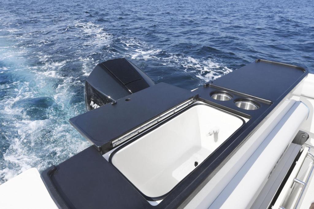 Captur 805 Pilothouse mit 225 PS