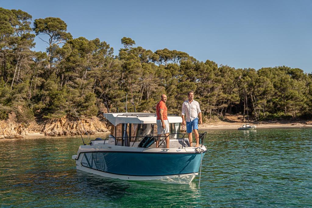 Captur 805 Pilothouse mit 225 PS