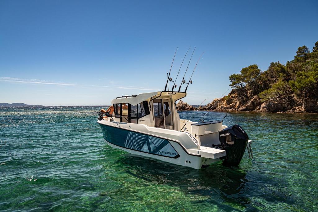 Captur 805 Pilothouse mit 225 PS