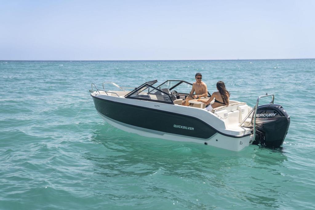 Activ 555 Bowrider mit 60 PS und Trailer