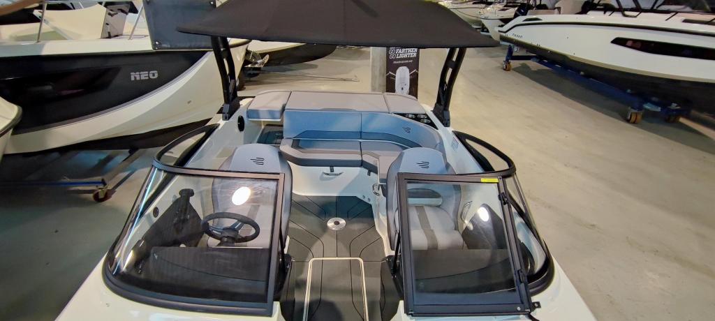 V20i Bowrider mit MerCruiser 4,5L 250PS V20i Bowrider mit MerCruiser 4,5L 250PS