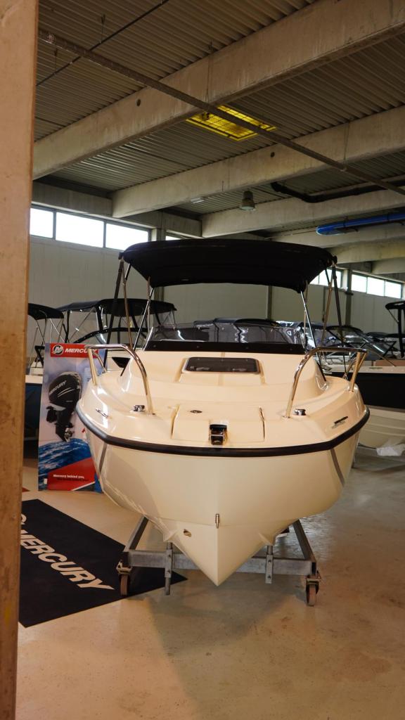 Activ 555 Cabin mit 80 PS