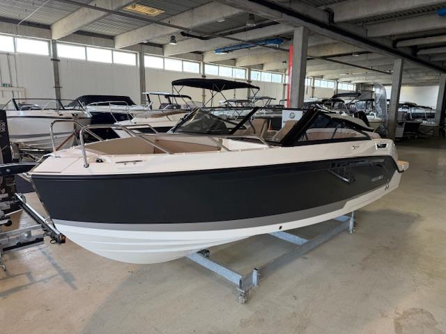 Activ 675 Bowrider mit 175 PS