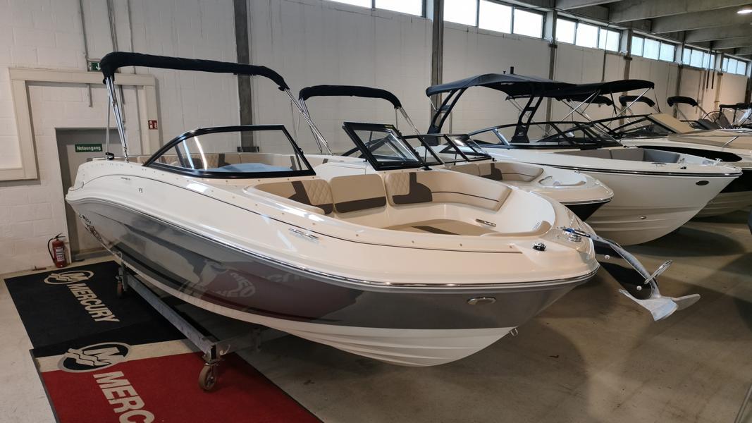 Bayliner VR6 Bowrider mit Mercury 175 PS, Lagerboot