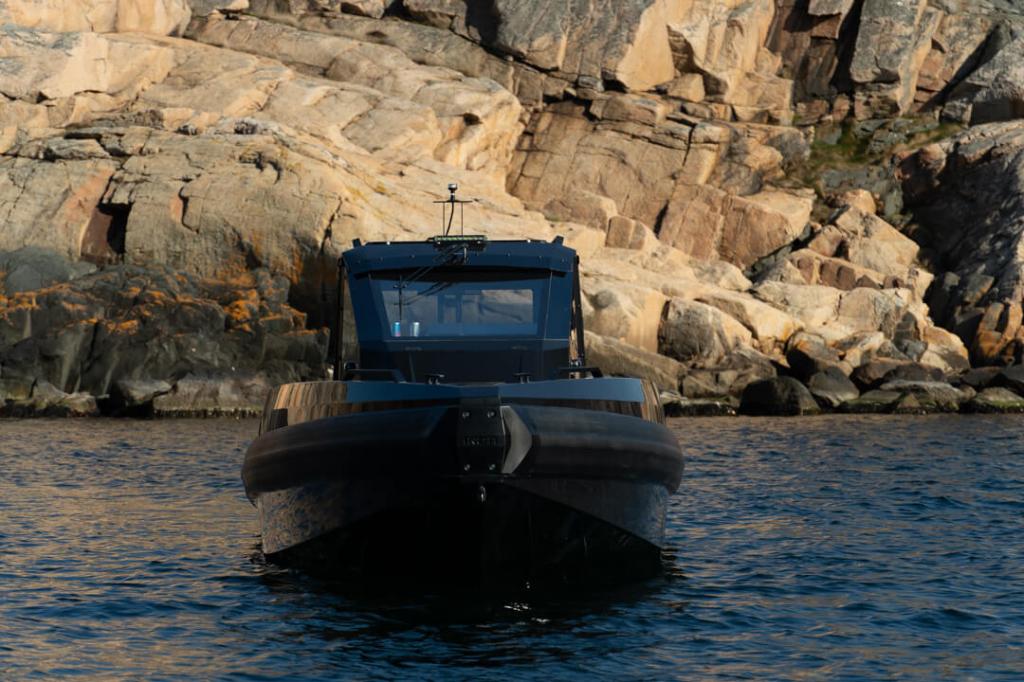 907 Coupe mit 300 PS und Trailer