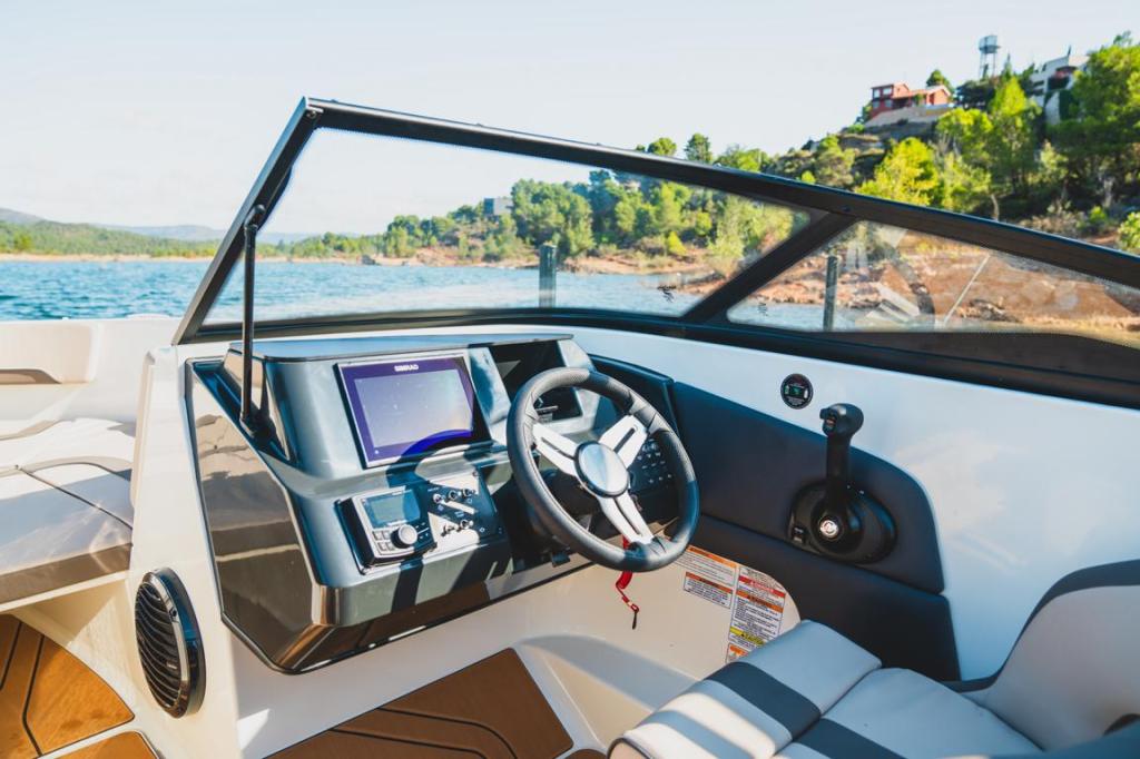 V20 Bowrider Outboard 115PS V20 Bowrider Outboard 115PS
