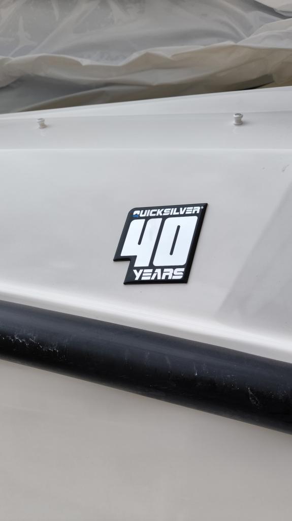 Activ 875 Sundeck 2x200PS V6
