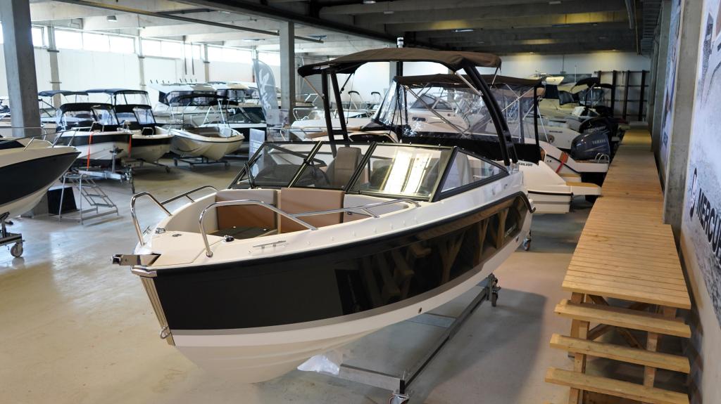 Activ 605 Bowrider mit 115 PS