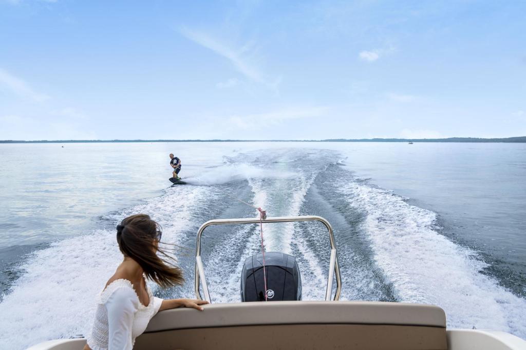 Activ 605 Cruiser mit 115 PS und Trailer Activ 605 Cruiser mit 115 PS und Trailer