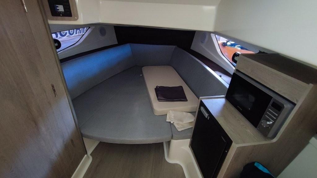 Activ 875 Sundeck 2x200PS V6
