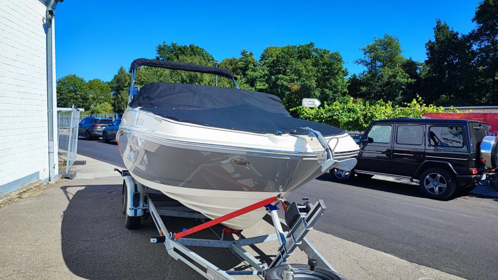 VR5 Bowrider