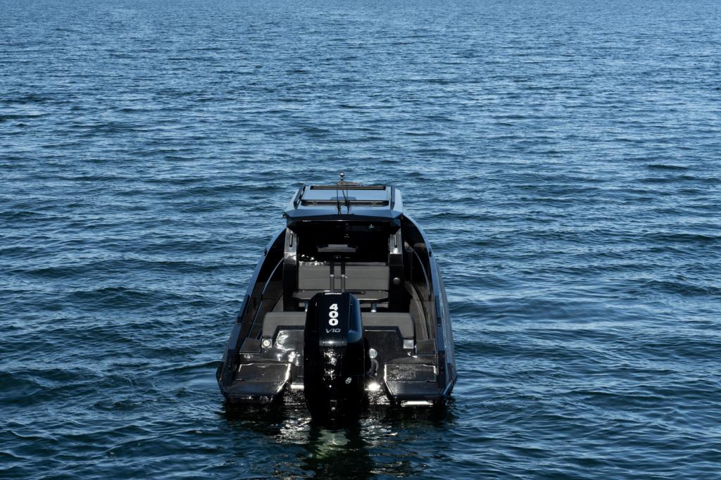 907 Coupe mit 300 PS und Trailer