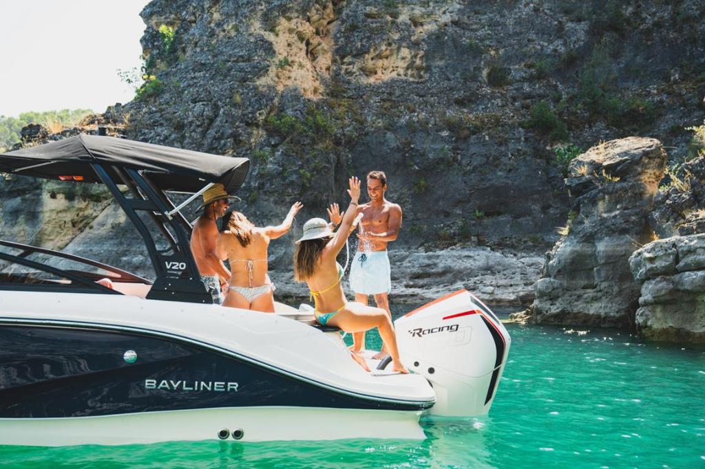 V20 Bowrider Outboard 200PS