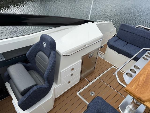 910 Odyssey mit 2x 250PS MESSEBOOT 910 Odyssey mit 2x 250PS MESSEBOOT