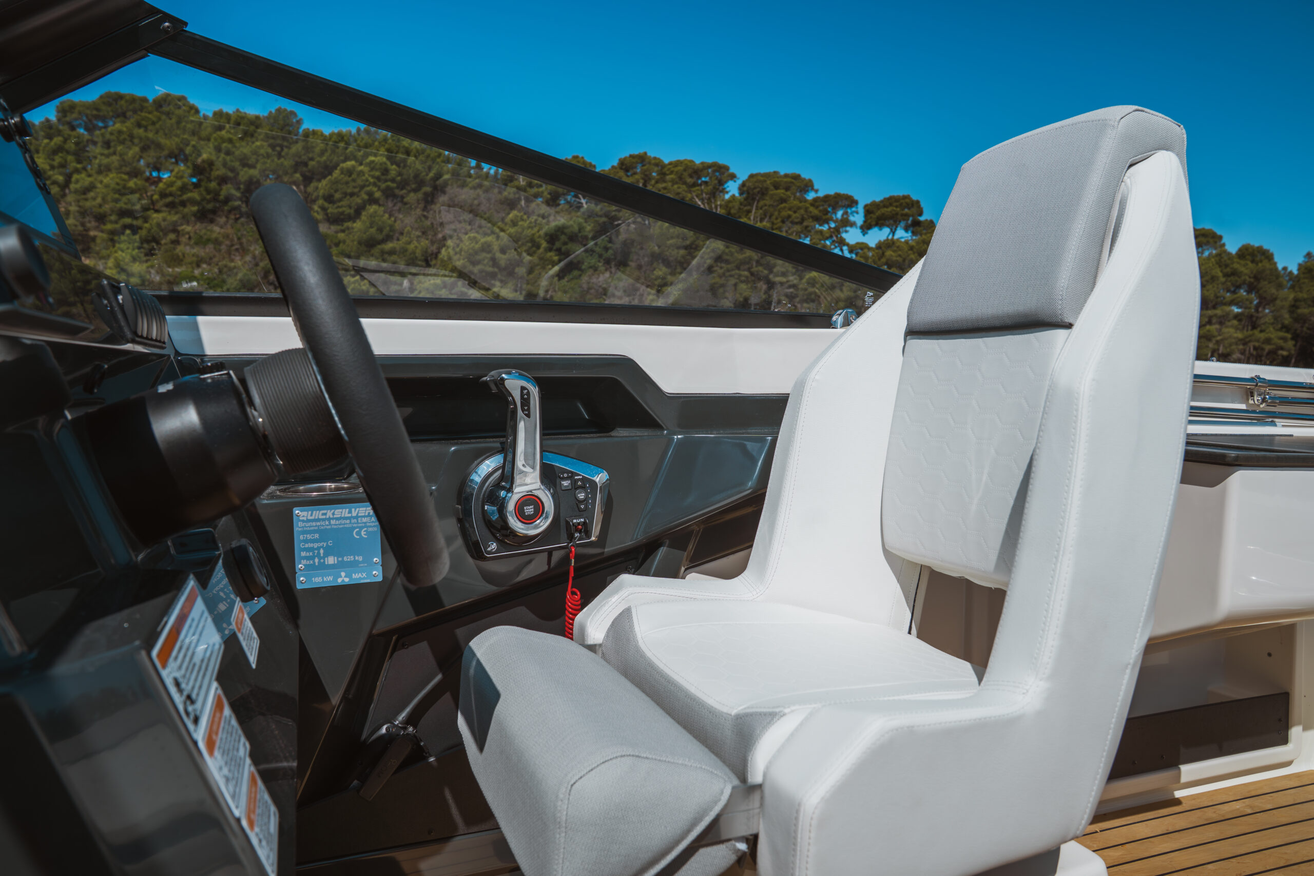 Quicksilver Activ 675 Cruiser mit Mercury 200 PS Lagerboot