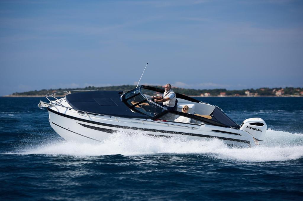 780 Escape inkl. 200 PS und Trailer