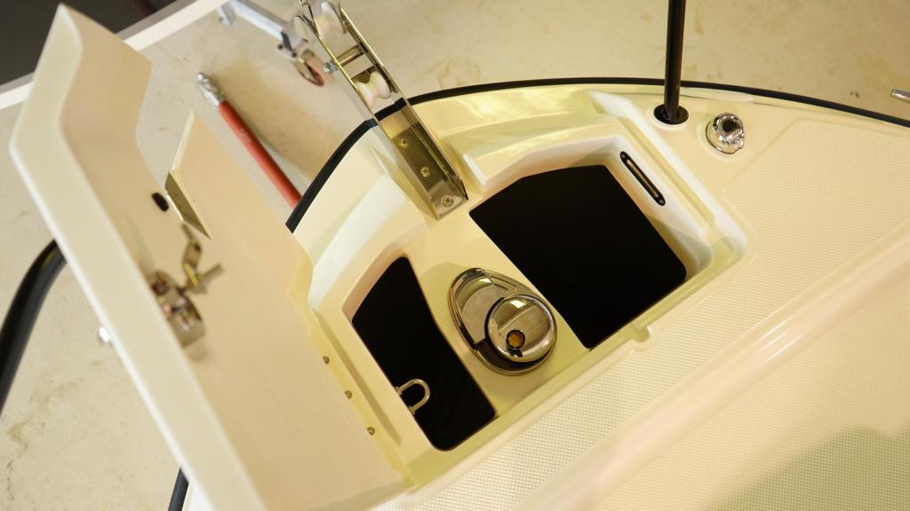 Captur 805 Pilothouse mit 300 PS Captur 805 Pilothouse mit 300 PS