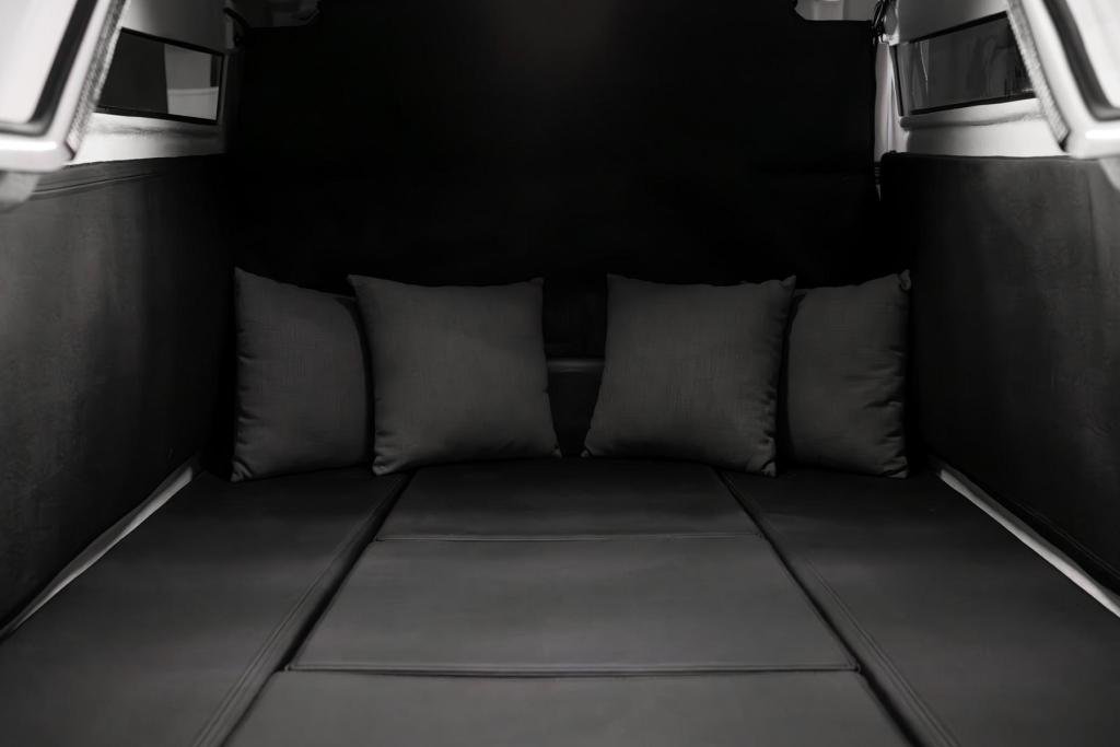 907 mit 300 PS und Trailer