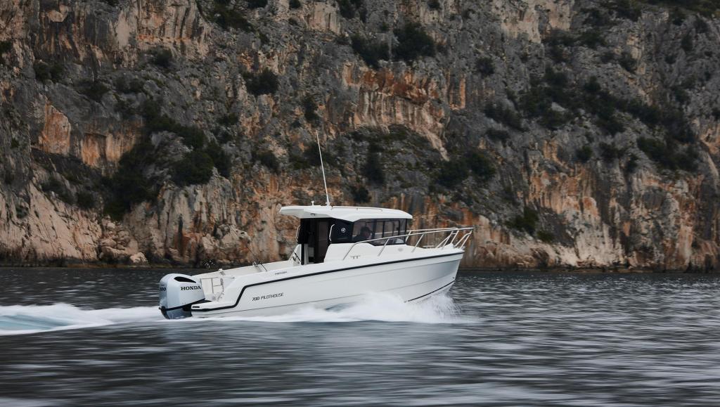 700 Pilothouse 700 Pilothouse