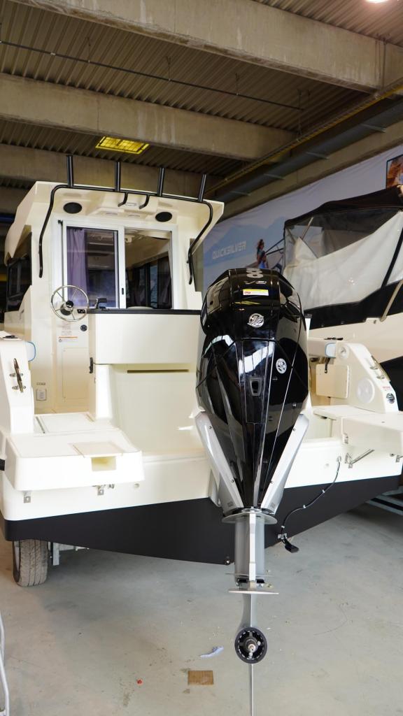 Captur 805 Pilothouse mit 300 PS Captur 805 Pilothouse mit 300 PS