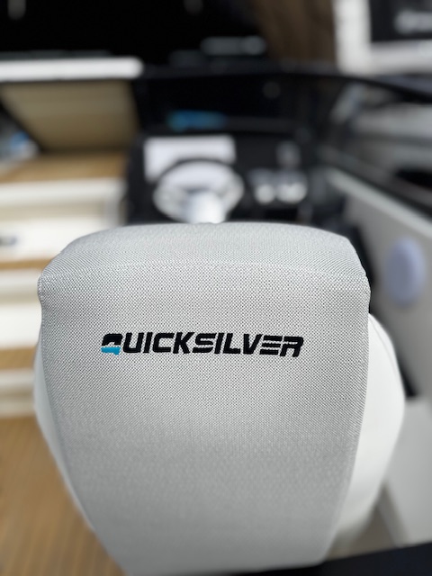 Quicksilver Activ 805 Cruiser mit Mercury 300PS Lagerboot