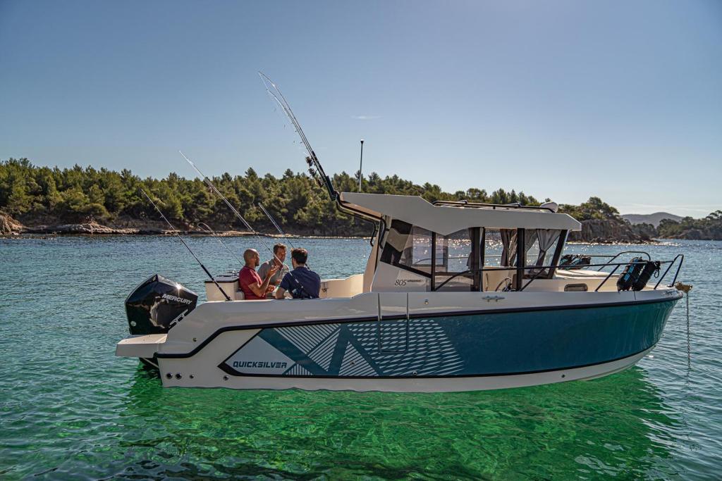 Captur 805 Pilothouse mit 225 PS