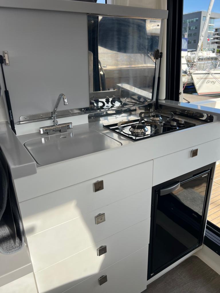 _Quicksilver_905_Weekend_300PS_V8 _Quicksilver_905_Weekend_300PS_V8