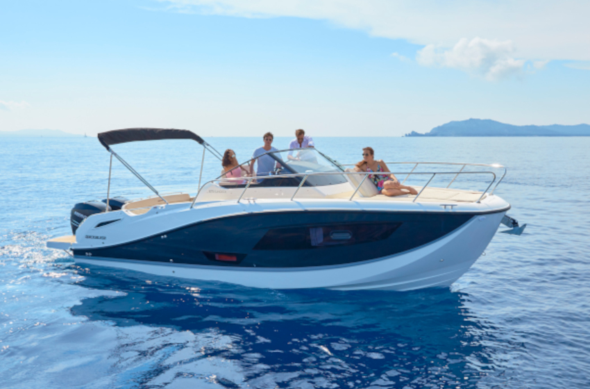 Quicksilver Activ Sundeck Boot mit Liegefläche für Sonne und Entspannung