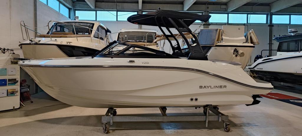 V20i Bowrider mit MerCruiser 4,5L 250PS