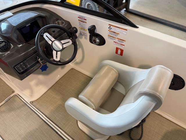 VR5 Bowrider