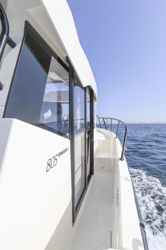 Captur 805 Pilothouse Captur 805 Pilothouse