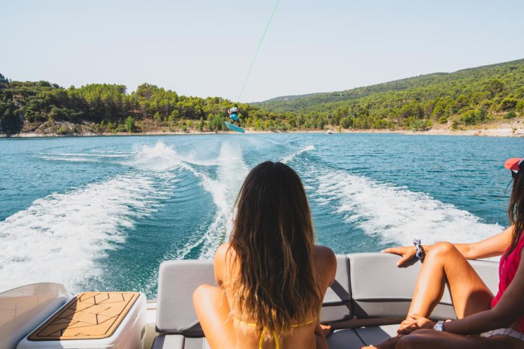 V20 Bowrider Outboard 200PS