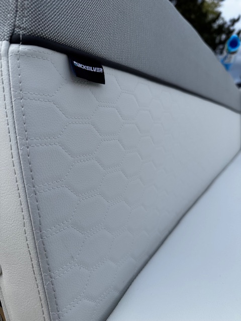 Quicksilver Activ 805 Cruiser mit Mercury 300PS Lagerboot