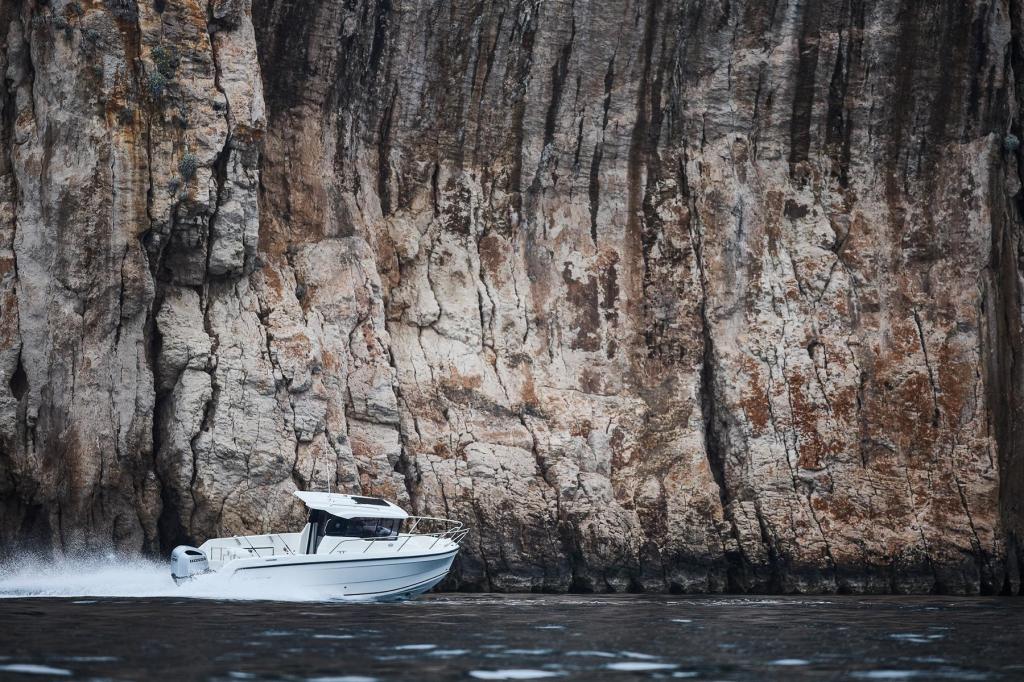 700 Pilothouse 700 Pilothouse