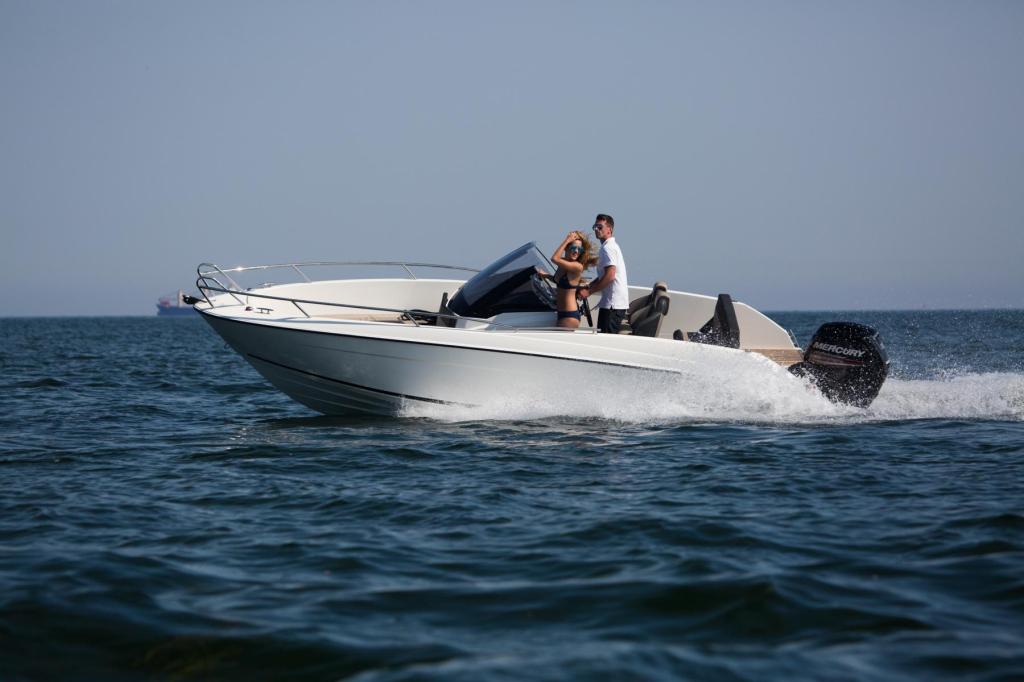 630 Bowrider mit 115 PS und Trailer