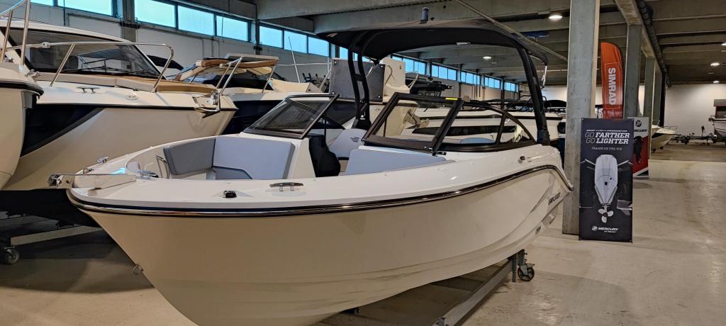 V20i Bowrider mit MerCruiser 4,5L 250PS