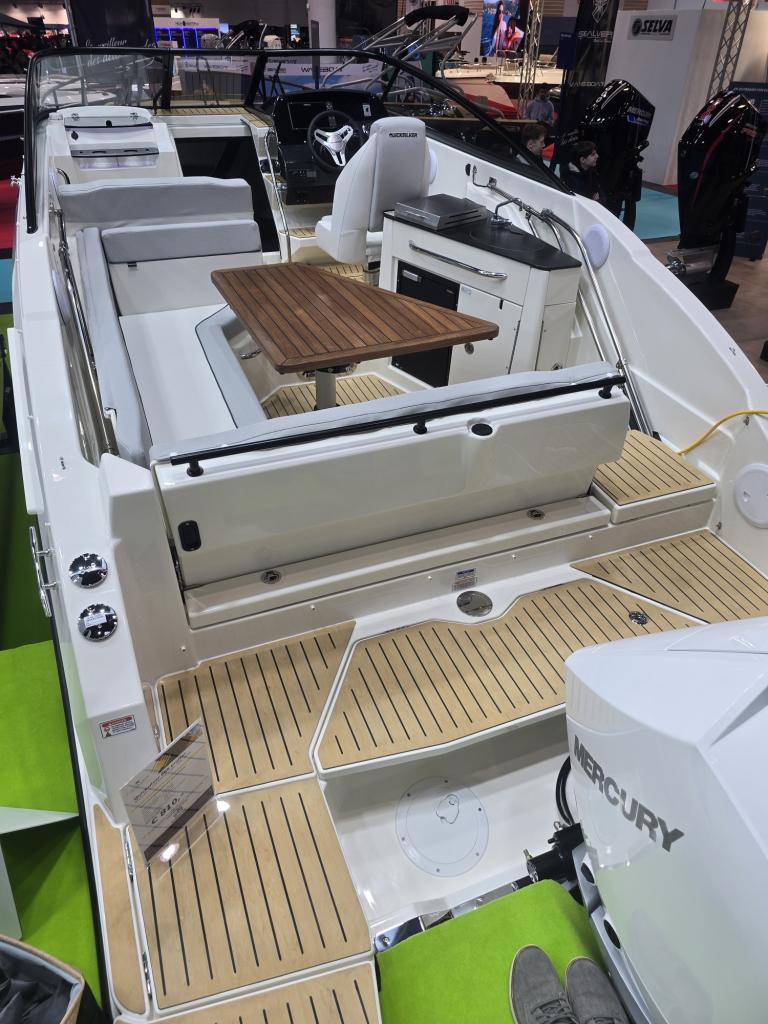 Activ 805 Cruiser mit 300PS