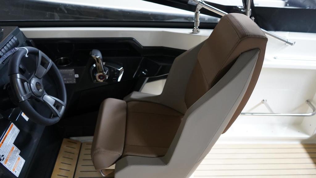 Activ 675 Cruiser mit 225 PS