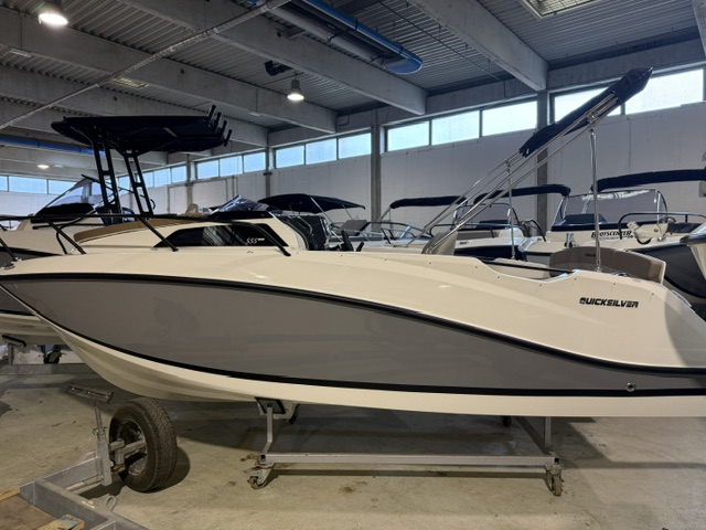 Quicksilver Activ 555 Cabin mit 15PS Lagerboot #004