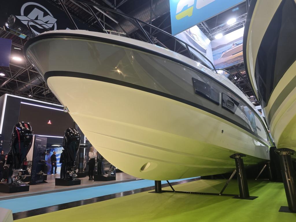 Activ 805 Cruiser mit 300PS