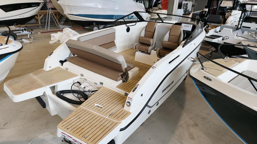 Quicksilver 675 Bowrider mit Mercury 175 PS V6 Lagerboot