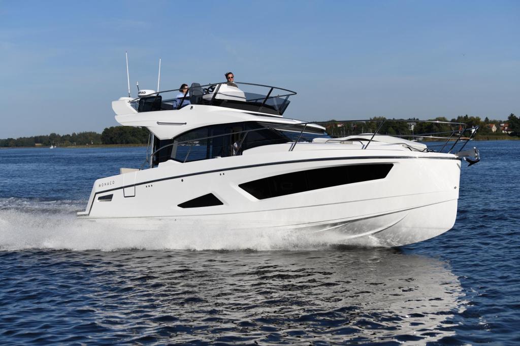 Monaco 110 Flybridge 2 x 200 PS Monaco 110 Flybridge 2 x 200 PS
