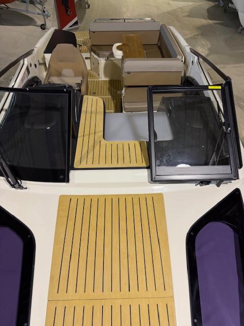 Activ 755 Cruiser mit 250 PS Activ 755 Cruiser mit 250 PS