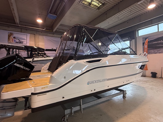 Quicksilver Activ 755 Cruiser mit Mercury 250PS Lagerboot