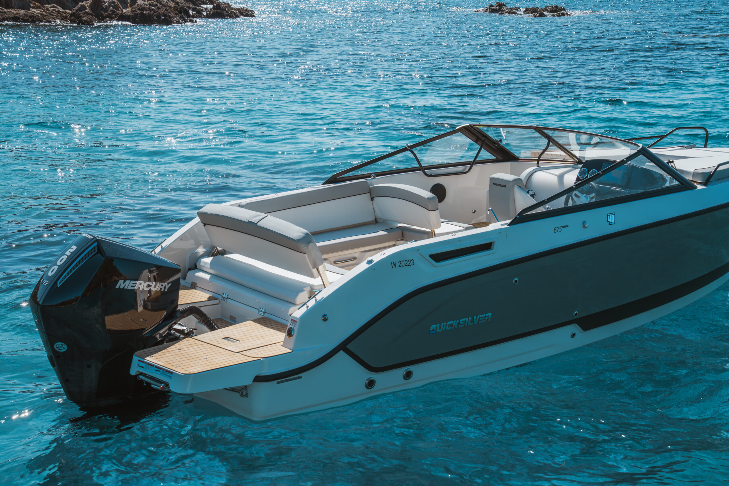 Quicksilver Activ 675 Cruiser mit Mercury 200 PS Lagerboot